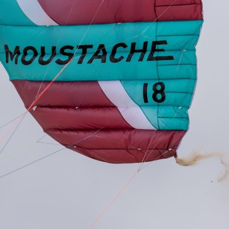 Flare Moustache2 Sandauslasöffnung